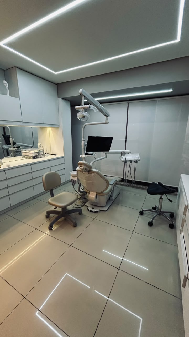 Sala de atendimento de clínica geral do consultório do Dr. Fabrício